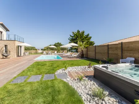 Gîtes avec piscine chauffée proche plage. Jardin, spa, BBQ, Wifi. Ch. bébé incluse - Photo 9