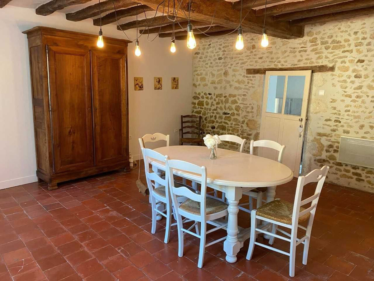 Maison de village 100m², jardin 200m², parking privé à Mézières-sous-Lavardin - Photo 1