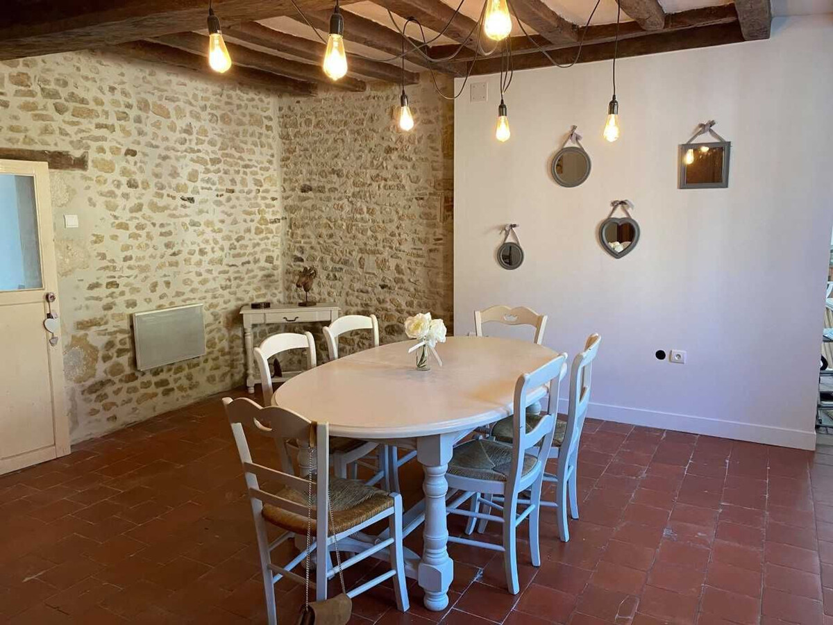 Maison de village 100m², jardin 200m², parking privé à Mézières-sous-Lavardin - Photo 4