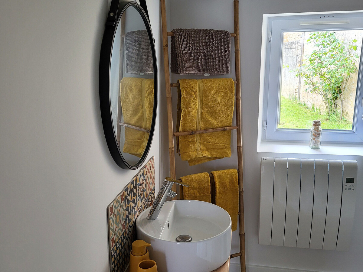 Maison de village 100m², jardin 200m², parking privé à Mézières-sous-Lavardin - Photo 18