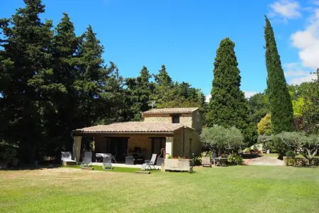 Location maison à Bédarrides, Maison en pierre près des vignobles Châteauneuf