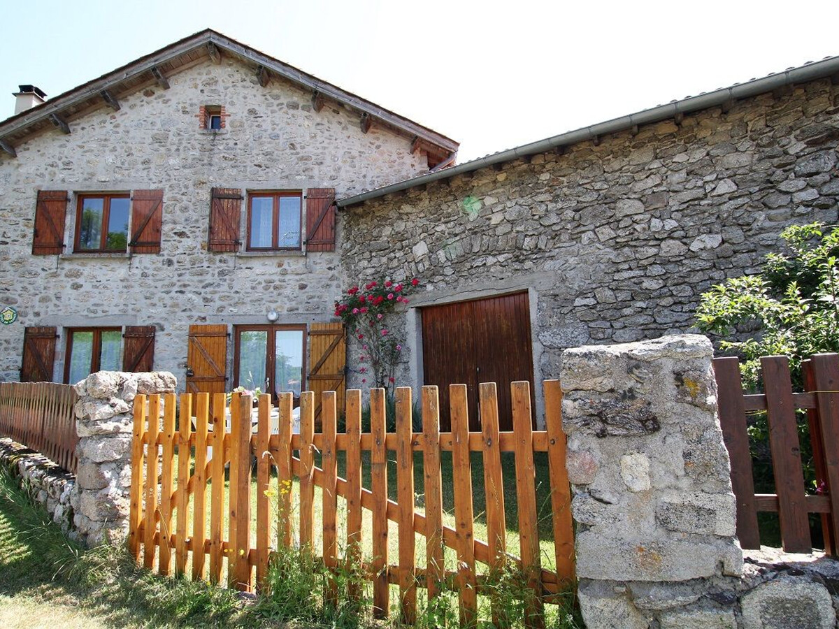Gîte familial Jullianges, parc Livradois, cour jeux - Photo 10