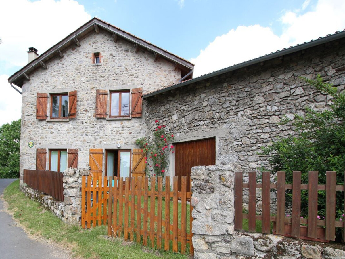 Gîte familial Jullianges, parc Livradois, cour jeux - Photo 15