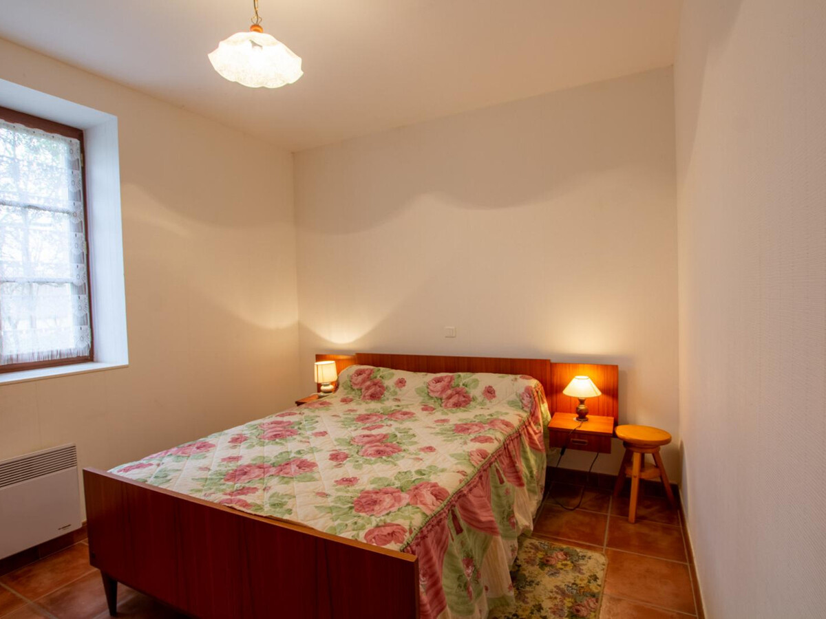 Gîte 6 pers. Tursac : ancienne grange avec cheminée et terrasse - Photo 7