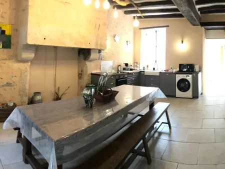 Château XIXème à Parennes : gîte 11 pers, piscine, parc 2 ha : photo 3