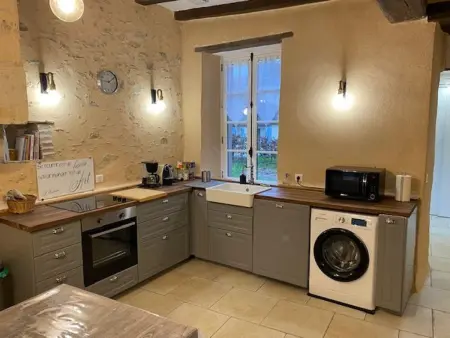 Château XIXème à Parennes : gîte 11 pers, piscine, parc 2 ha : photo 5