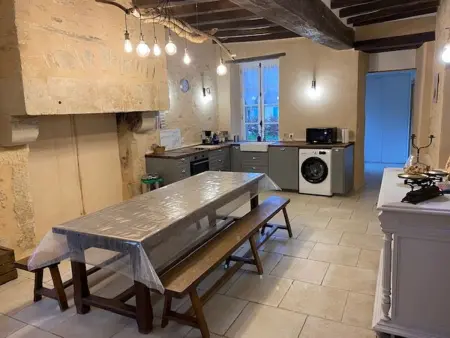 Château XIXème à Parennes : gîte 11 pers, piscine, parc 2 ha : photo 7