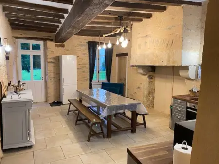Château XIXème à Parennes : gîte 11 pers, piscine, parc 2 ha : photo 9