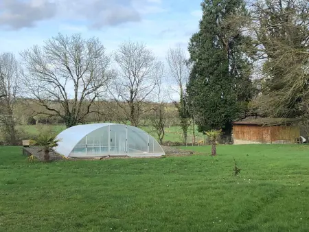 Château XIXème à Parennes : gîte 11 pers, piscine, parc 2 ha : photo 10