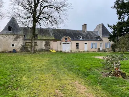 Château XIXème à Parennes : gîte 11 pers, piscine, parc 2 ha : photo 14