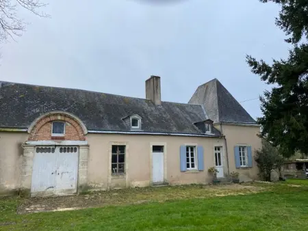 Château XIXème à Parennes : gîte 11 pers, piscine, parc 2 ha : photo 24