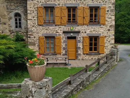 Location gite à Saint Didier sur Doulon, Charmant Gîte Indépendant au Coeur dun Village de Campagne avec Cour Fermée