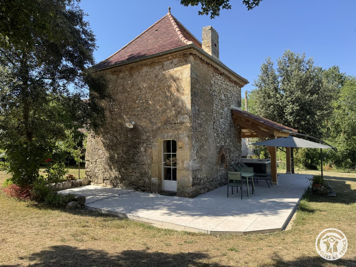 Pigeonnier XVIIe avec spa privatif à Monsac - Photo 1