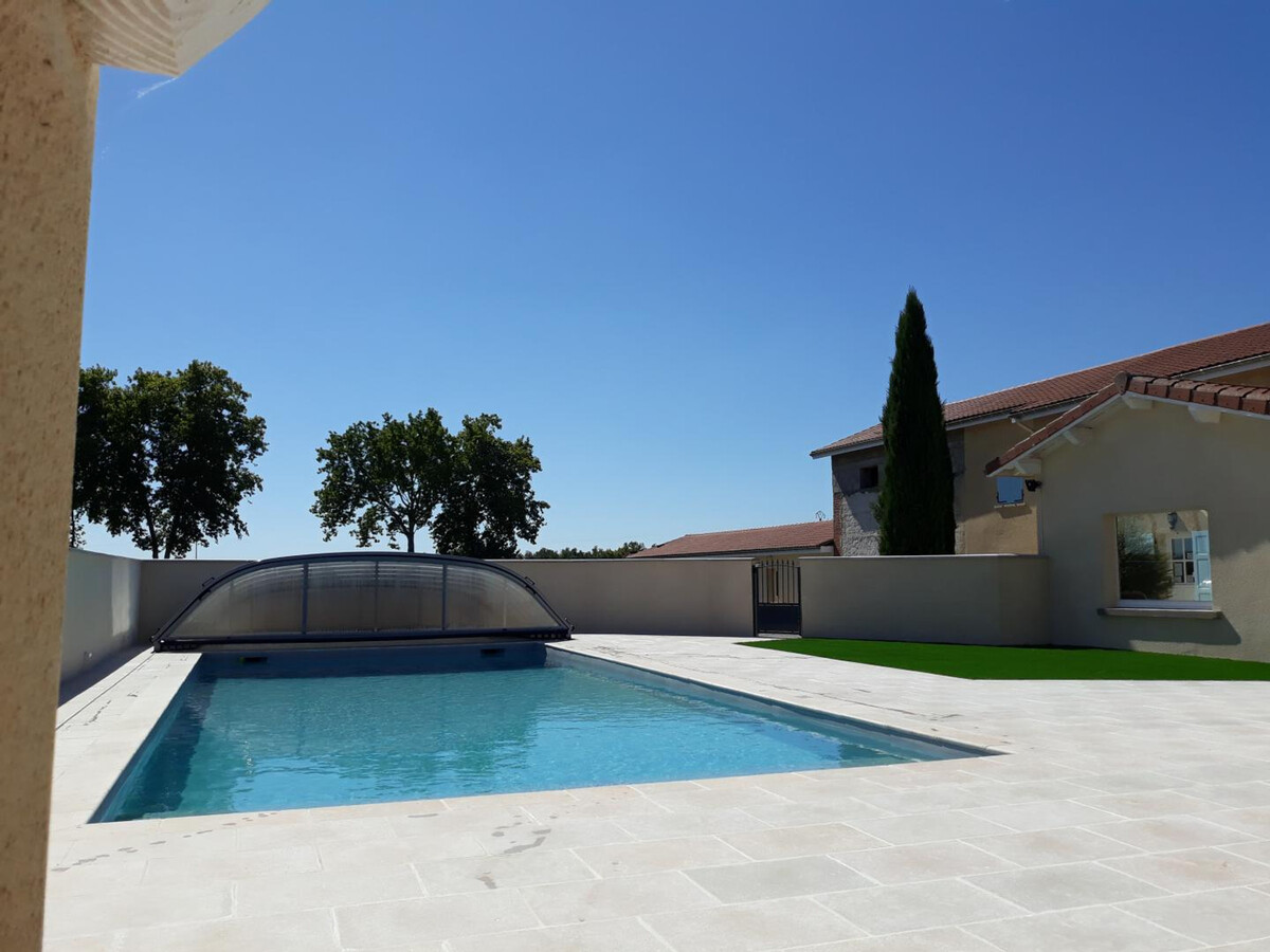 Gîte 100m² piscine couverte à Chalain-le-Comtal - Photo 3