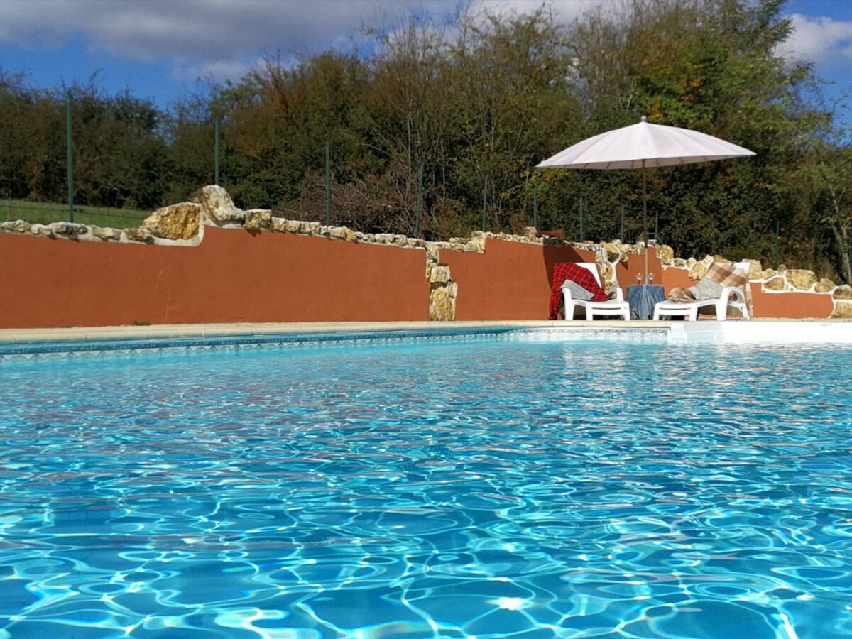 Ancien moulin avec piscine, île et rivière à Prissac - Photo 1