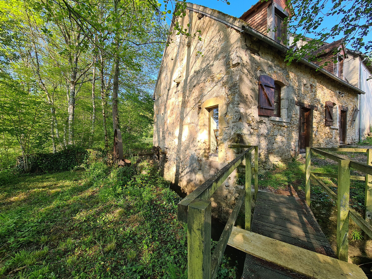 Ancien moulin avec piscine, île et rivière à Prissac - Photo 12