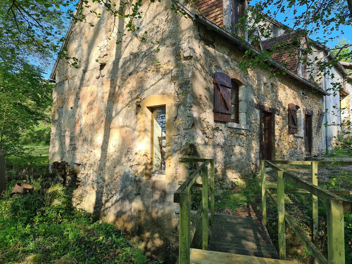 Ancien moulin avec piscine, île et rivière à Prissac - Photo 17