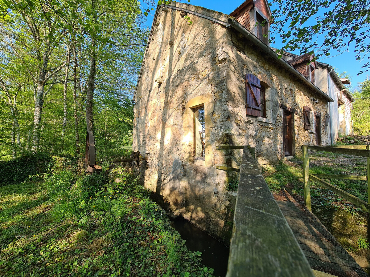 Ancien moulin avec piscine, île et rivière à Prissac - Photo 30