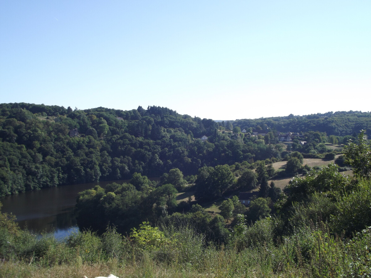 Ancien moulin avec piscine, île et rivière à Prissac - Photo 34