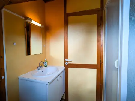 Chalet en pleine nature à Orsennes avec étang à proximité, idéal pour 6 personnes et animaux admis - Photo 8