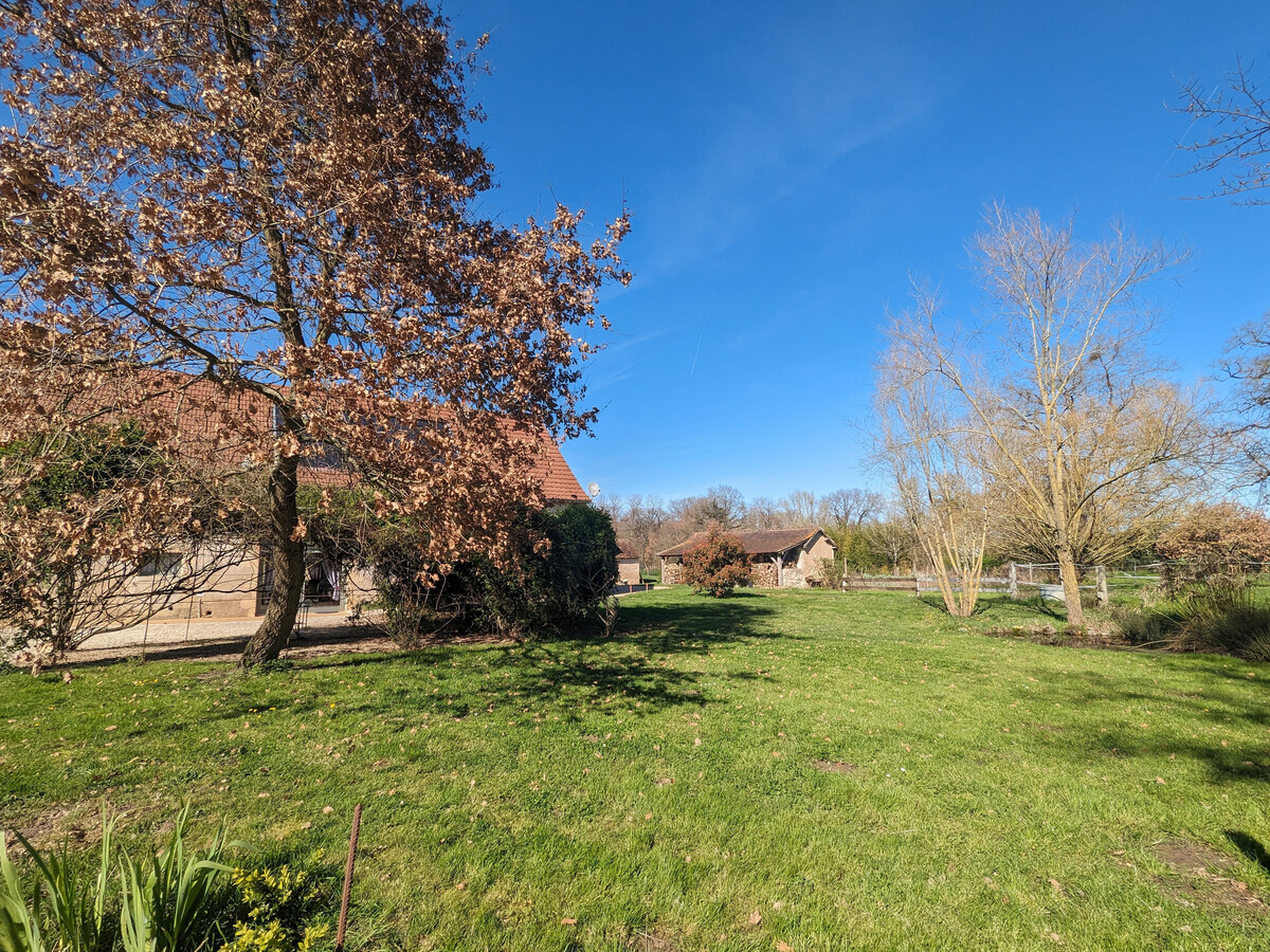 Gîte rénové en Berry, 6 pers., cheminée, grand terrain - Photo 2