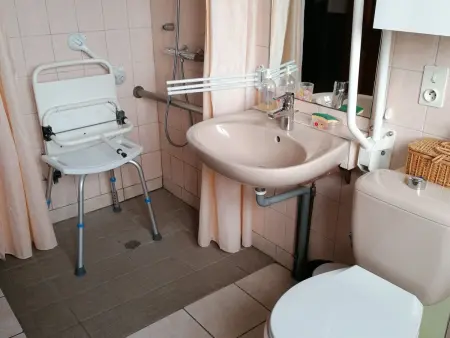 Gîte spacieux avec cheminée, proche nature, accessible PMR, idéal famille et motards - Photo 10