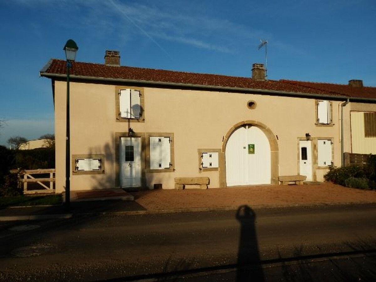 Gîte de caractère avec terrasse à Lironcourt, poêle à bois - Photo 9