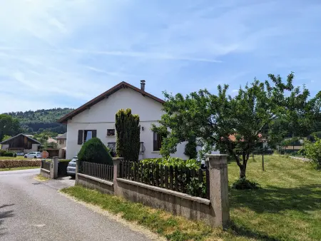 Location gite à Jussarupt, Gîte familial avec jardin, cheminée et parking à Jussarupt, près de Gérardmer