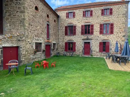 Grande maison rénovée avec jardin, proche de la basilique de Brioude, idéale pour randonnées et sports nautiques - Photo 1