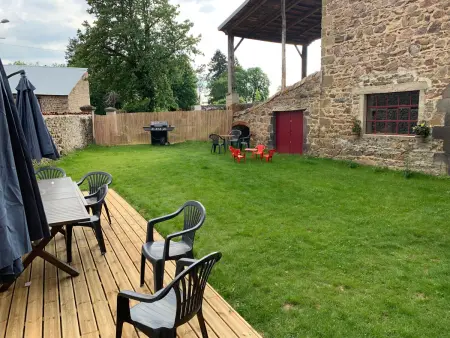 Grande maison rénovée avec jardin, proche de la basilique de Brioude, idéale pour randonnées et sports nautiques - Photo 2