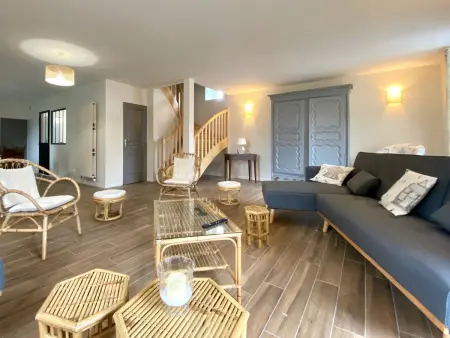 Grande maison rénovée avec jardin, proche de la basilique de Brioude, idéale pour randonnées et sports nautiques - Photo 4