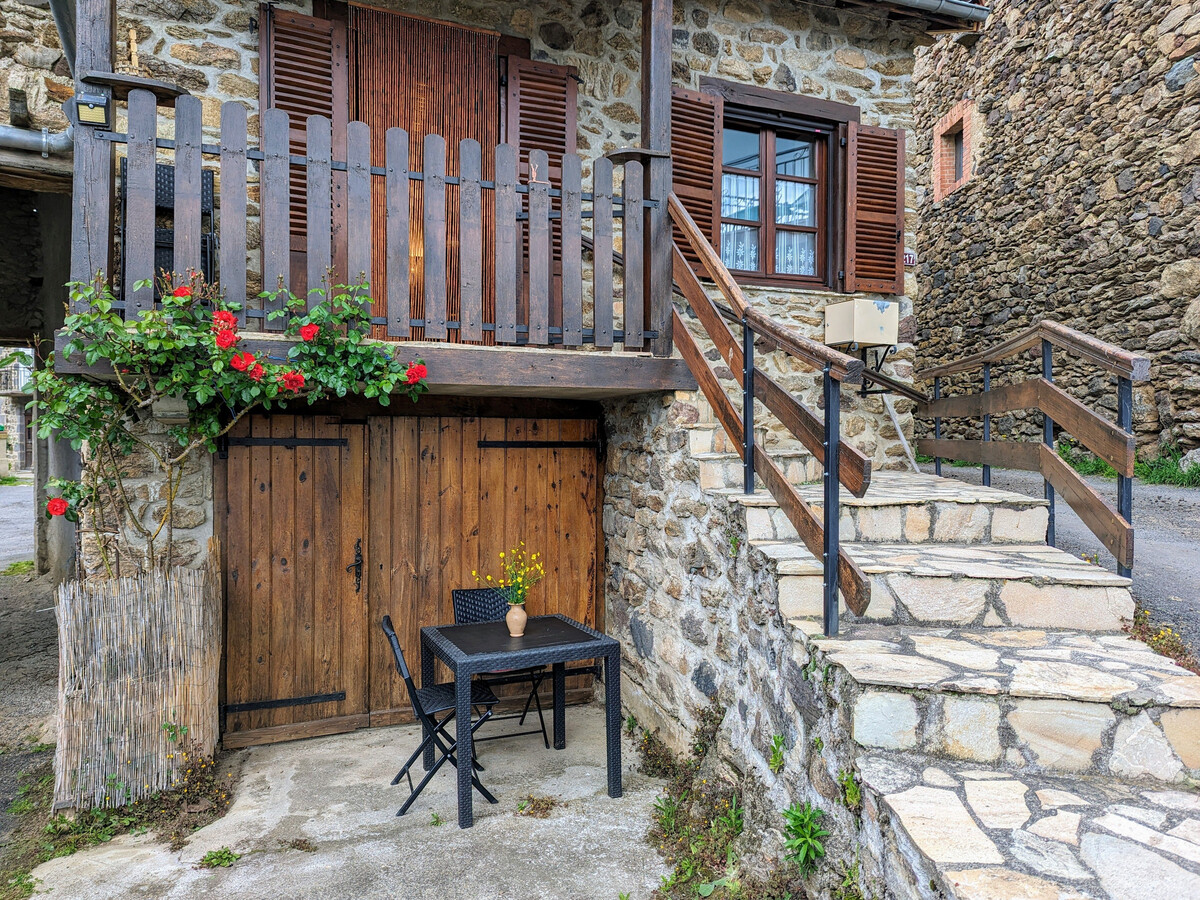 Gîte médiéval avec vue vallée à Saint-Ilpize - Photo 1