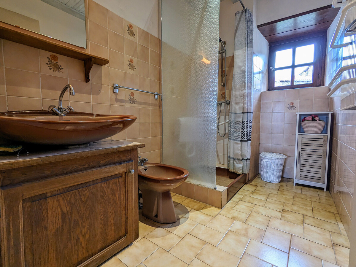 Gîte médiéval avec vue vallée à Saint-Ilpize - Photo 8
