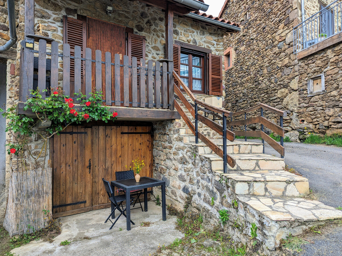 Gîte médiéval avec vue vallée à Saint-Ilpize - Photo 11