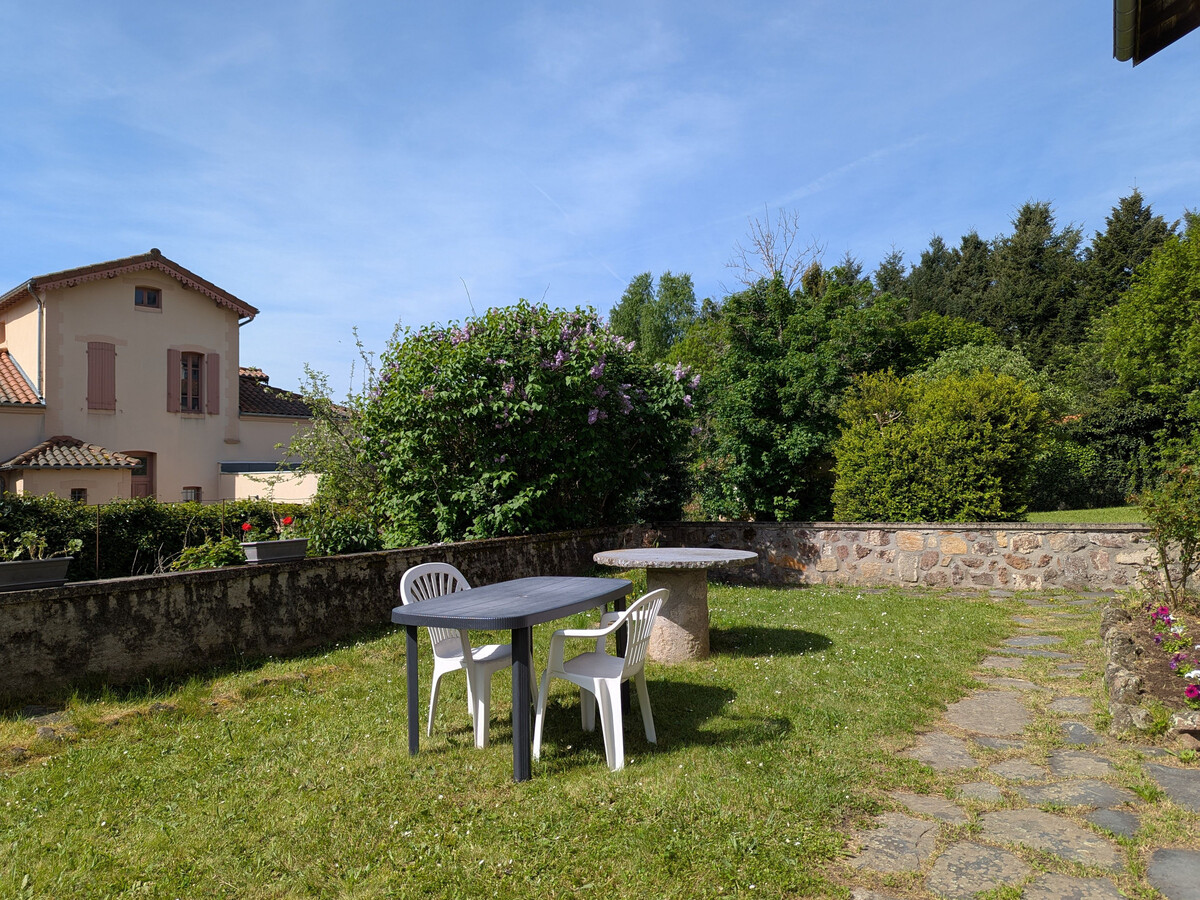 Gîte 6 pers. à Allègre, 700 m² de terrain et accès direct au bourg - Photo 2