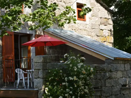 Location gite à Tence, Charmante Maison en Granit Près de Tence