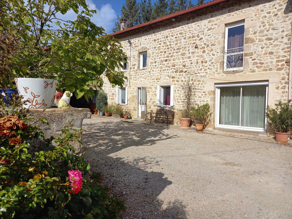 Gîte 6 pers. en Auvergne, cour fermée et jardin privé - Photo 1