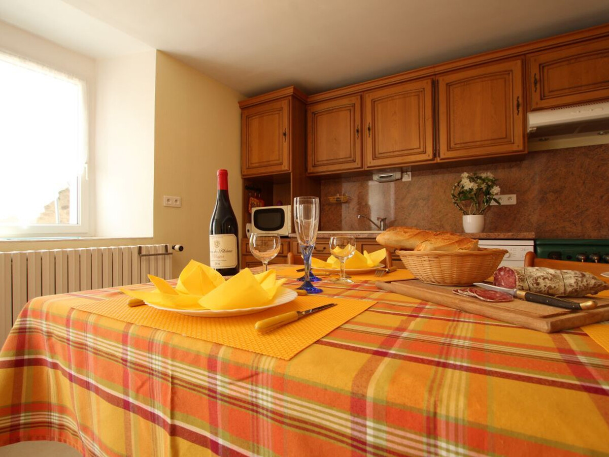 Gîte 6 pers. en Auvergne, cour fermée et jardin privé - Photo 3