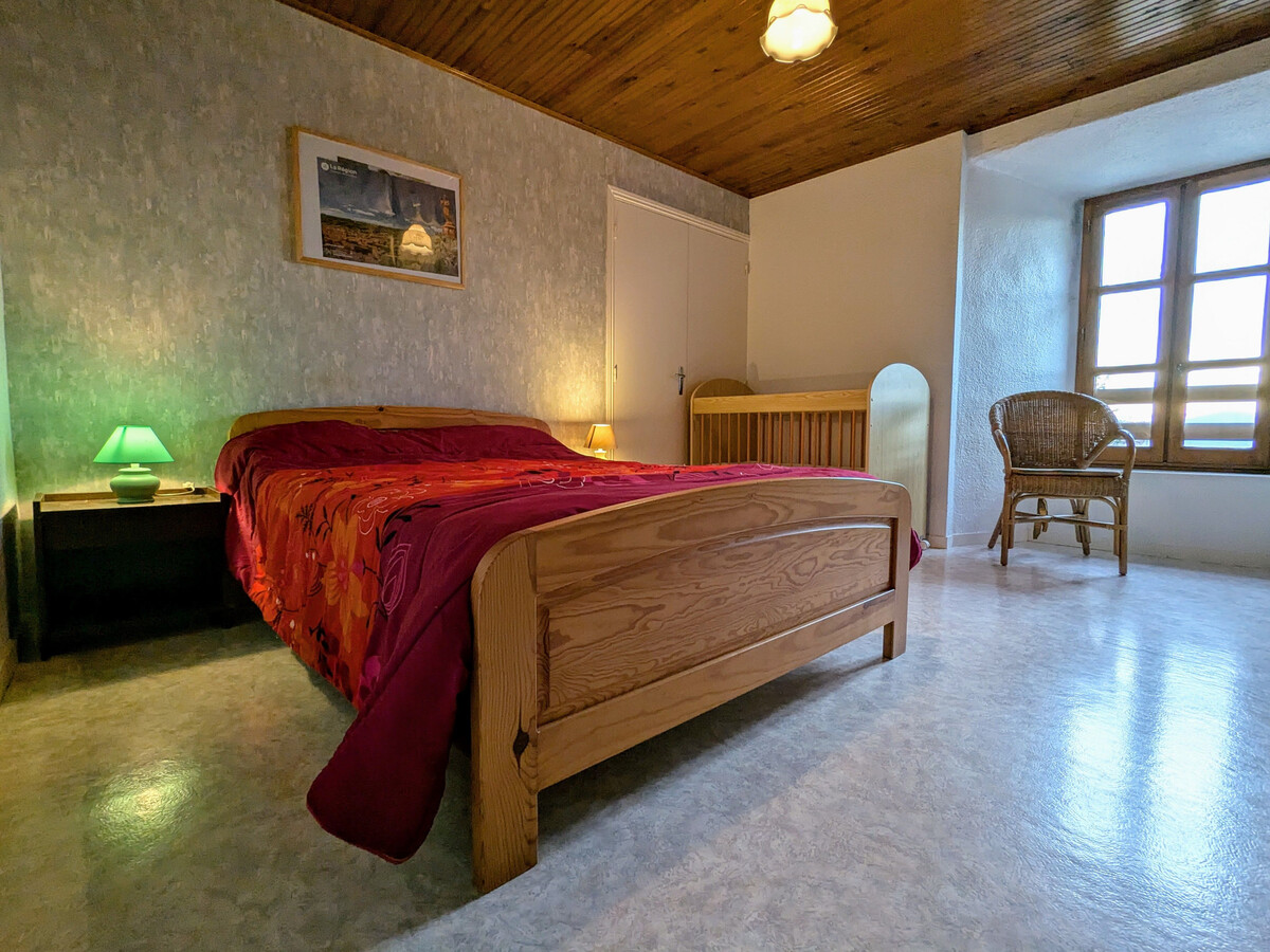 Gîte familial Freycenet-la-Tour, terrain clos, 8 pers. - Photo 10