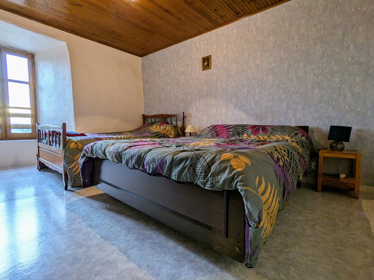 Gîte familial Freycenet-la-Tour, terrain clos, 8 pers. - Photo 12