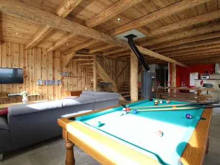Grand gîte 12 pers. à Boisset : terrasse, jardin et pétanque : photo 6