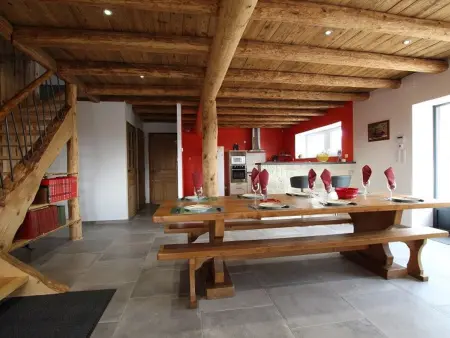 Grand gîte 12 pers. à Boisset : terrasse, jardin et pétanque : photo 9