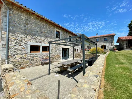 Grand gîte 12 pers. à Boisset : terrasse, jardin et pétanque : photo 19