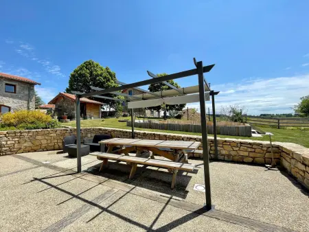 Grand gîte 12 pers. à Boisset : terrasse, jardin et pétanque : photo 20