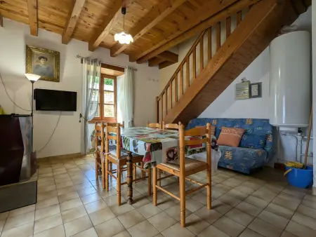 Gîte en pierre 3 chambres, cour et terrasse à Pinols : photo 2