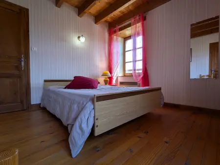 Gîte en pierre 3 chambres, cour et terrasse à Pinols : photo 4