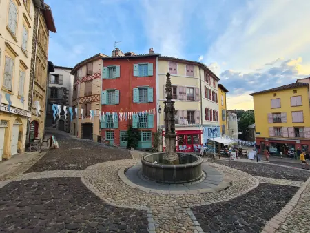 Gîte en pierre 3 chambres, cour et terrasse à Pinols : photo 10