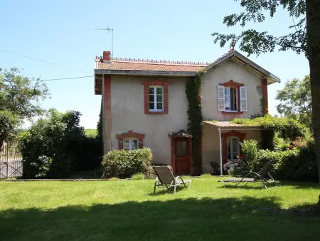 Location gite à Bournoncle Saint Pierre, Maison de charme avec grand parc pour des vacances en famille au cœur de lAuvergne