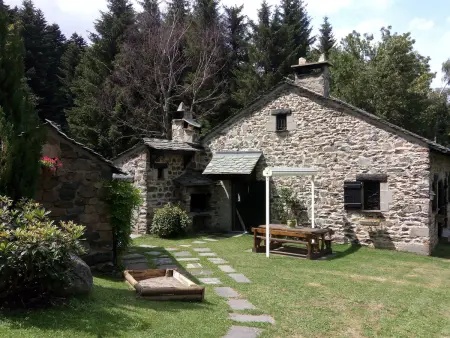 Gîte 8 pers. isolé aux volcans, 4300 m² clos : photo 2