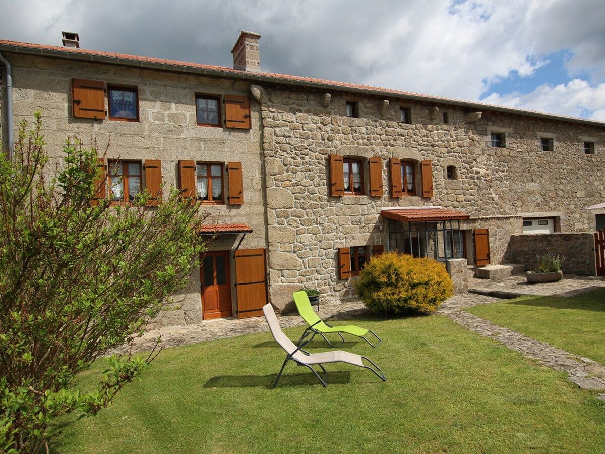 Gîte 8 pers. rénové à Thoras, terrasse et 1200 m² de terrain - Photo 2